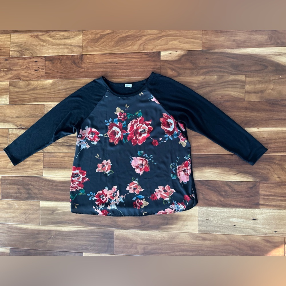 Le Lis Black Long Sleeve Top with Floral Print size 1X